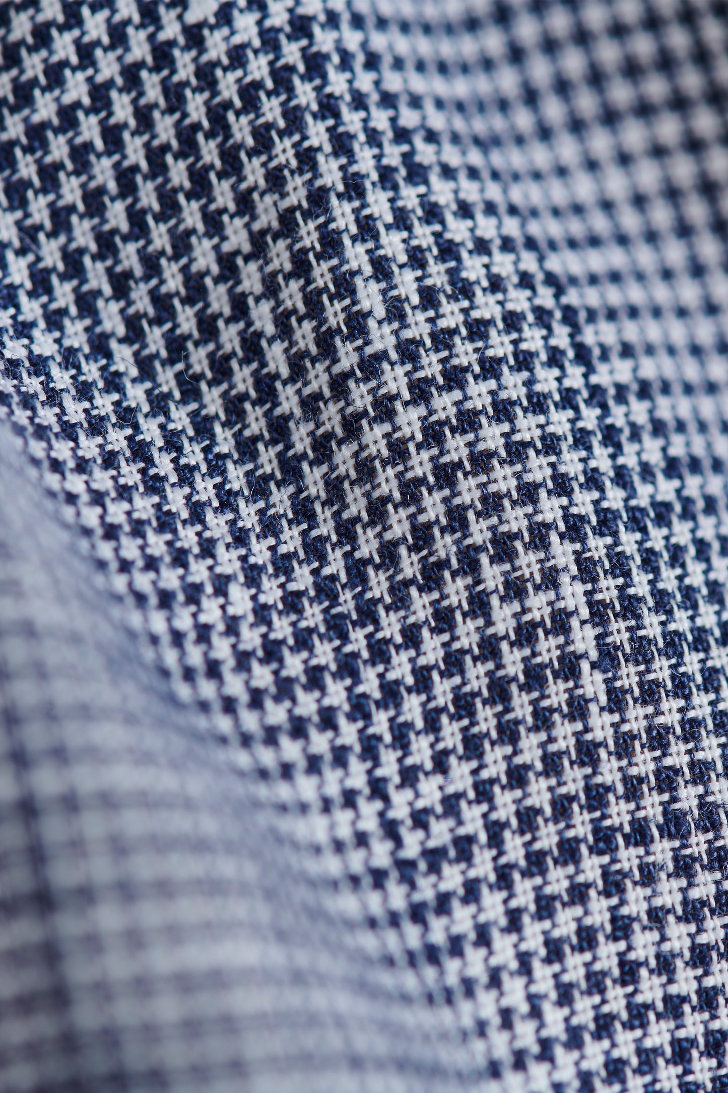 Medium Weight Linen Signature Navy Crosshatch